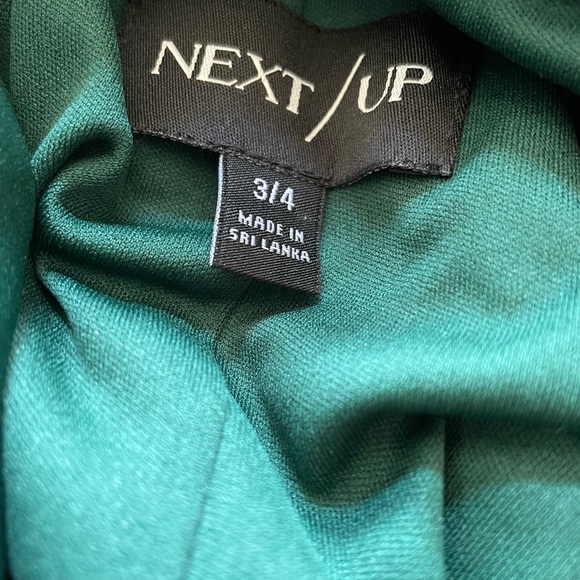 Absolutely stunning emerald gown with sequins - Picture 7 of 7